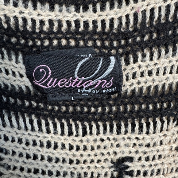 Questions by Say What Sleeveless‎ Tribal Lightweight Asymmetrical Cardigan Large - Picture 3 of 11